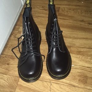 NEW 1460 dr martens men size 10/women size 11